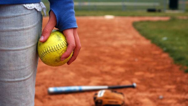 s how to throw a pitch in fast pitch softball promo image